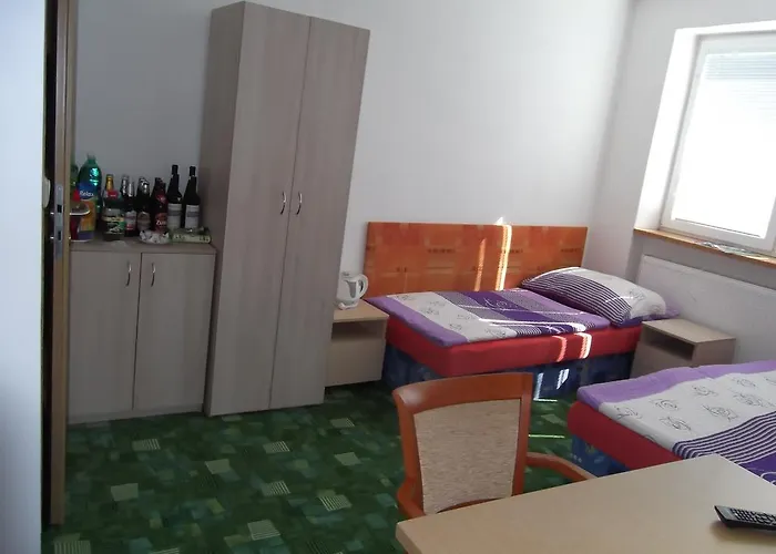 Penzion Apartmany Zlin بيت ضيافة 3*